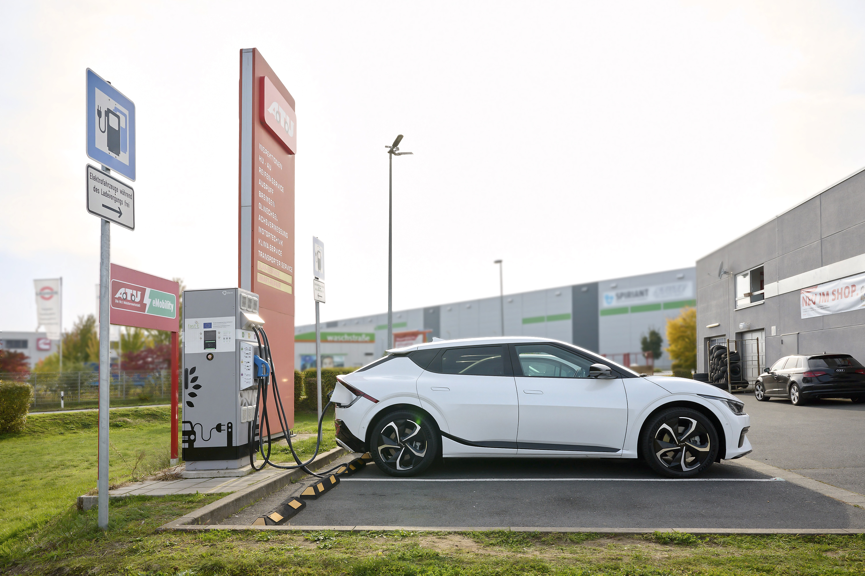 Der Markt für E-Autos wächst rasant – kann die Ladeinfrastruktur mitziehen? 